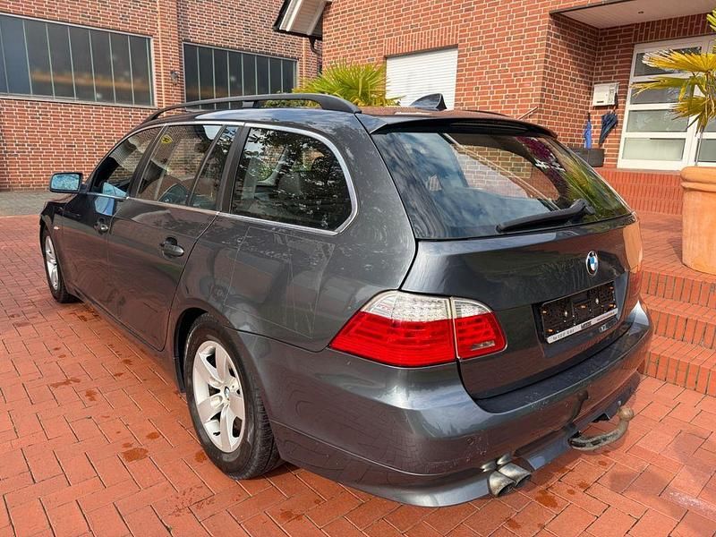 Gebraucht BMW 525 Advantage 218 PS (160 kW) 2007 Grau Kombi