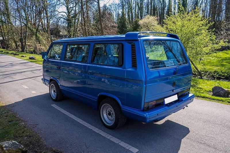 Usado VW Multivan 111 HP (81 kW) 1990 Azul Monovolume
