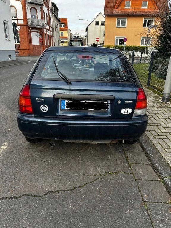 Gebraucht Mazda 323C 88 PS (64 kW) 1996 Blau Kleinwagen