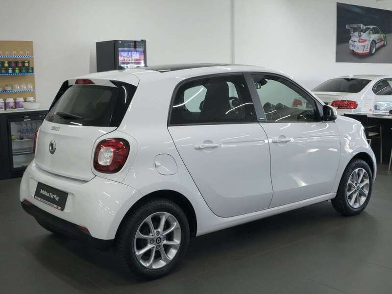 Gebraucht Smart ForFour Passion 90 PS (66 kW) 2019 Karosserie in white Kleinwagen