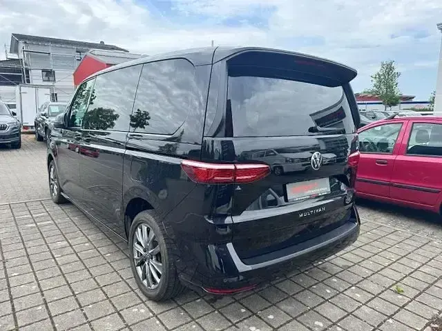 Gebraucht VW Multivan 150 PS (110 kW) 2023 Schwarz Van / Kleinbus