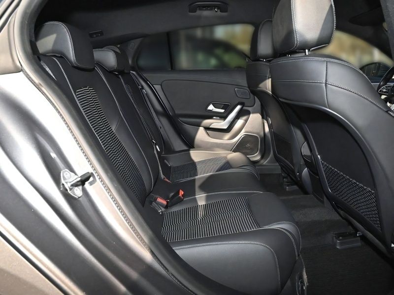 Gebraucht Mercedes CLA180 136 PS (100 kW) 2021 Grau Limousine