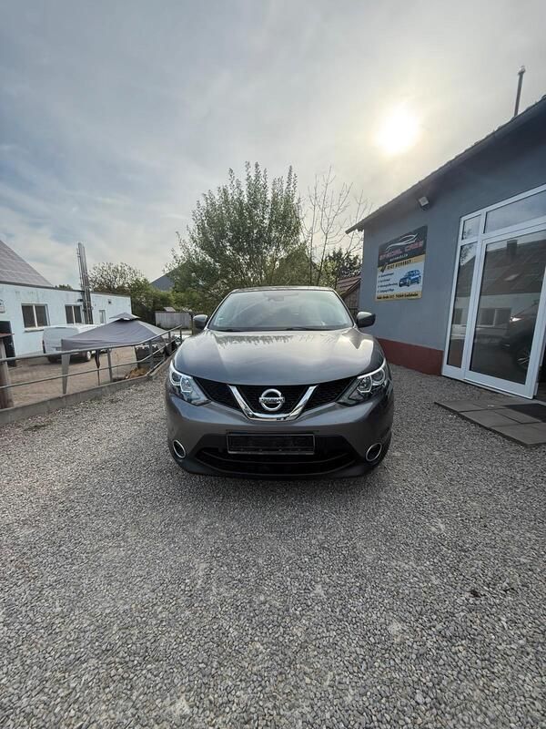 Grau Gebraucht 2015 Nissan Qashqai SUV | 8.290 € (Guter Preis) - Bild 1/4