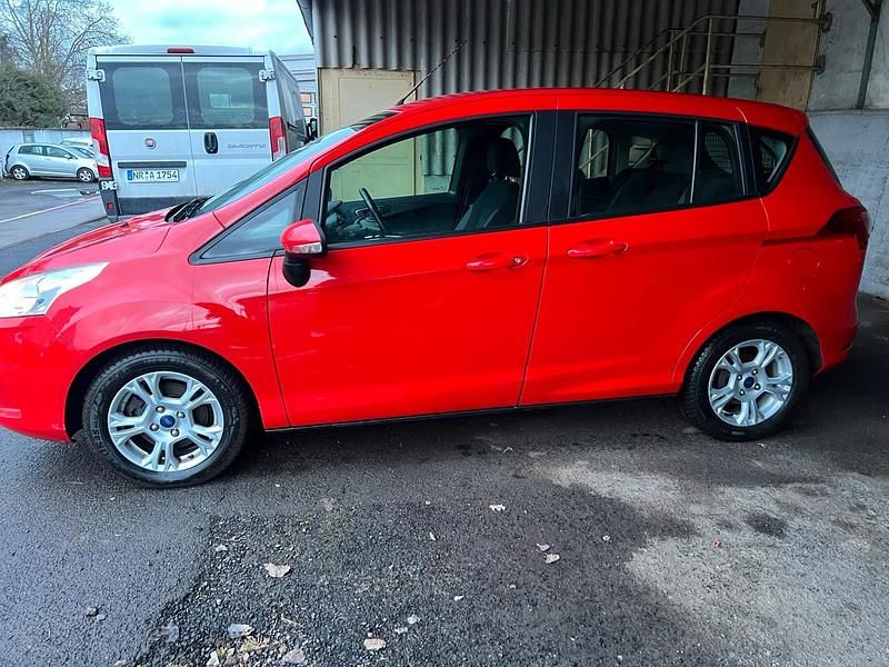 Gebraucht Ford B-MAX Trend+ 101 PS (74 kW) 2015 Rot Van / Kleinbus