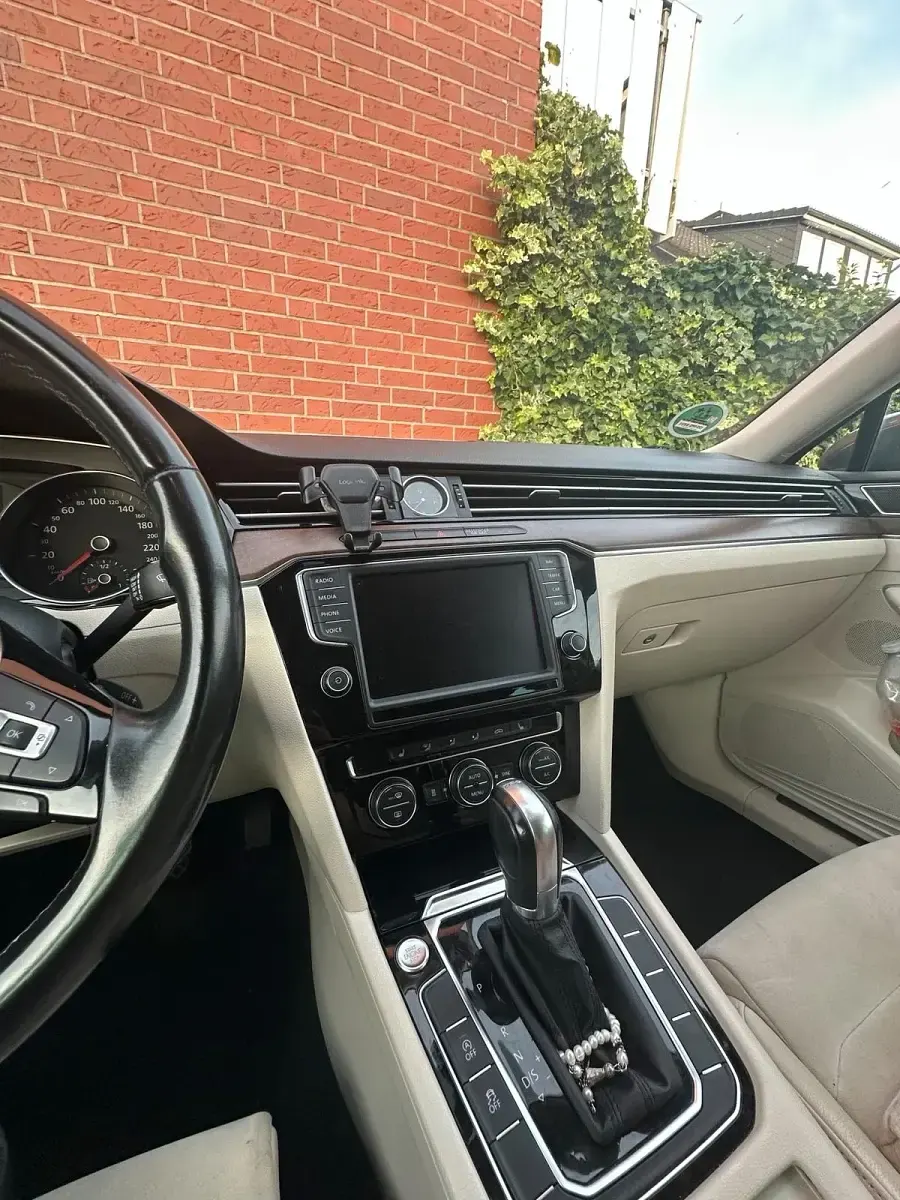Gebraucht VW Passat 140 PS (102 kW) 2015 Grau Limousine