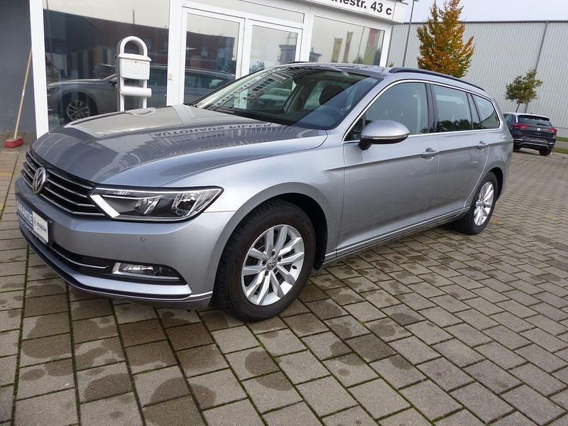 Silber Gebraucht 2018 VW Passat Comfortline Kombi | 17.800 € (Guter Preis) - Bild 1/4