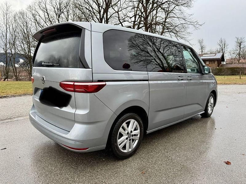 Gebraucht VW Multivan 150 PS (110 kW) 2023 Silber Van