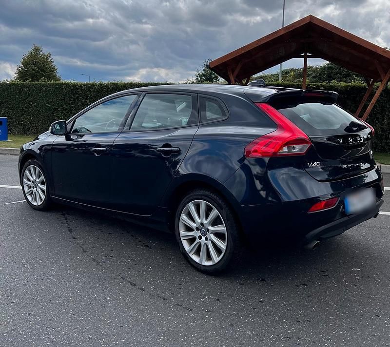 Gebraucht Volvo V40 150 PS (110 kW) 2015 Blau Kleinwagen