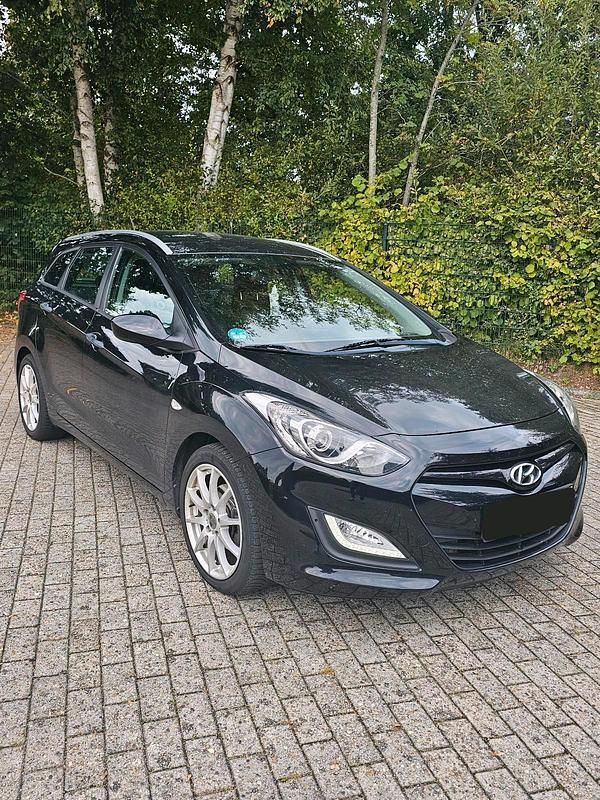 Schwarz Gebraucht 2014 Hyundai i30 Kombi | 7.500 € (Fairer Preis) - Bild 1/4