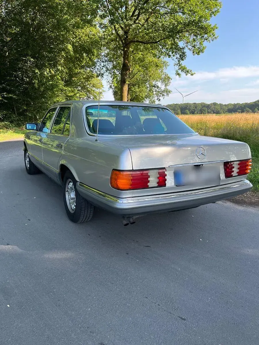 Gebraucht Mercedes 280 185 PS (136 kW) 1983 Silber Limousine