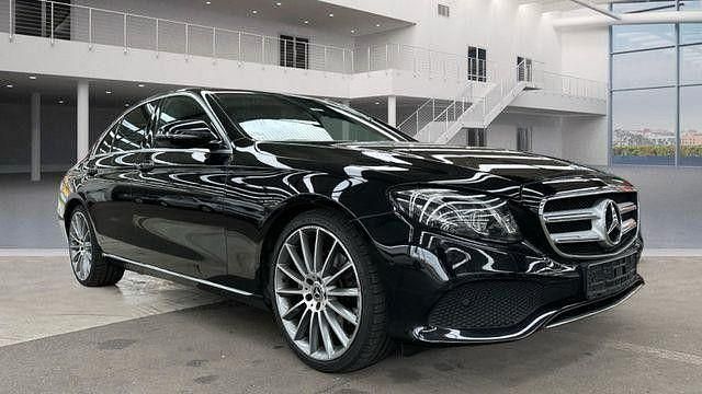 Gebraucht Mercedes E220 Avantgarde 194 PS (142 kW) 2017 Schwarz Limousine