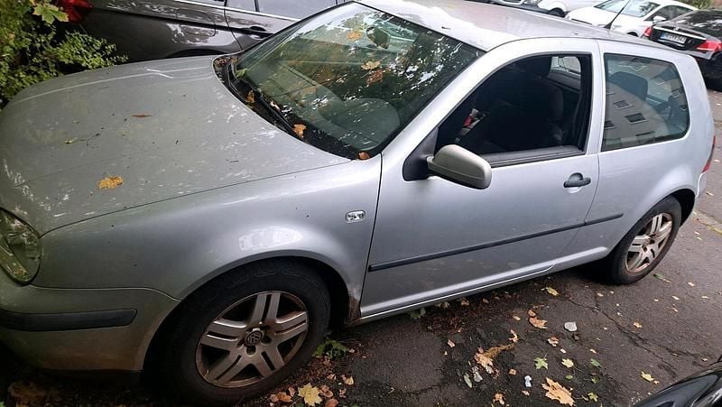 Silber Gebraucht 2002 VW Golf IV Limousine | 450 € (Superpreis) - Bild 1/4