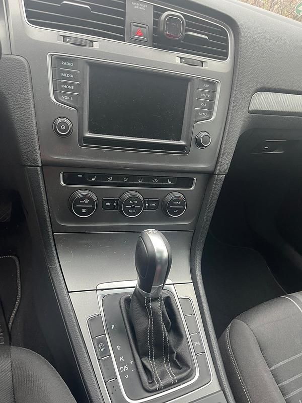 Gebraucht VW Golf VII 105 PS (77 kW) 2015 Schwarz Kombi