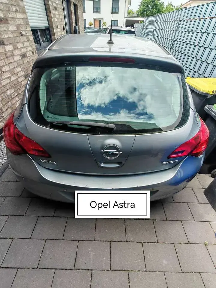 Gebraucht Opel Astra Edition 101 PS (74 kW) 2010 Grau Limousine