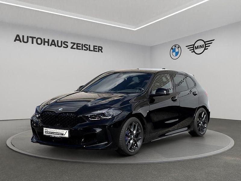 Schwarz Gebraucht 2022 BMW M135 Performance Kleinwagen | 36.330 € (Fairer Preis) - Bild 1/4