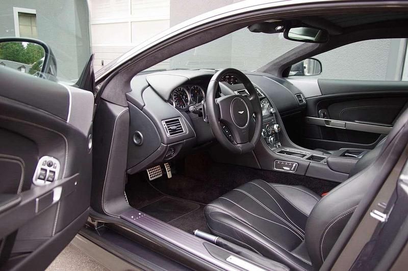 Gebraucht Aston Martin DB9 518 PS (380 kW) 2014 Meteorite silver (metallic) Coupé