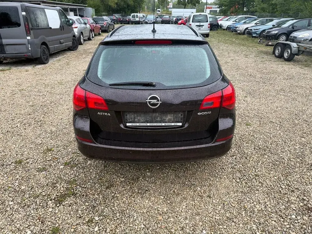 Gebraucht Opel Astra Edition 101 PS (74 kW) 2012 Kombi