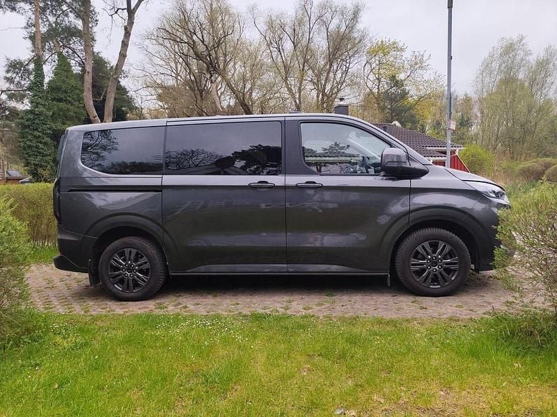 Grau Gebraucht 2024 Ford Tourneo Custom Van / Kleinbus | 58.000 € - Bild 1/3