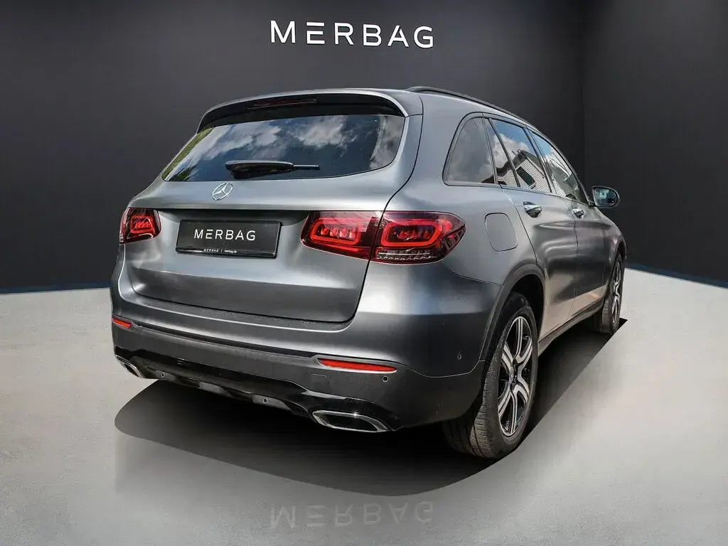 Gebraucht Mercedes GLC300 Night 245 PS (180 kW) 2022 Manufaktur monza grau magno SUV