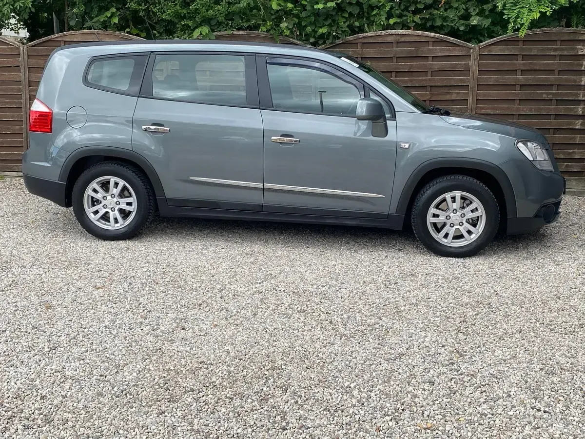 Gebraucht Chevrolet Orlando LT 141 PS (103 kW) 2011 Grau Van / Kleinbus