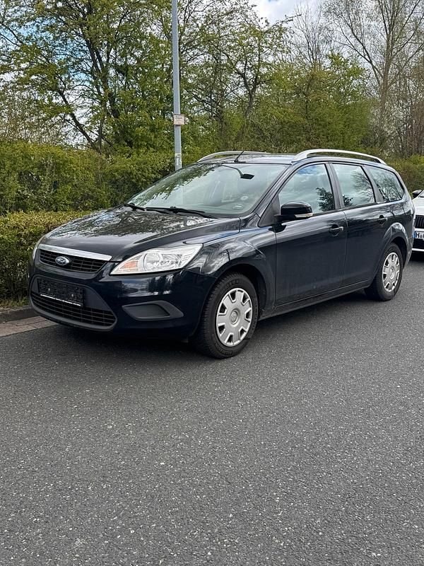 Gebraucht Ford Focus 101 PS (74 kW) 2010 Schwarz Kombi