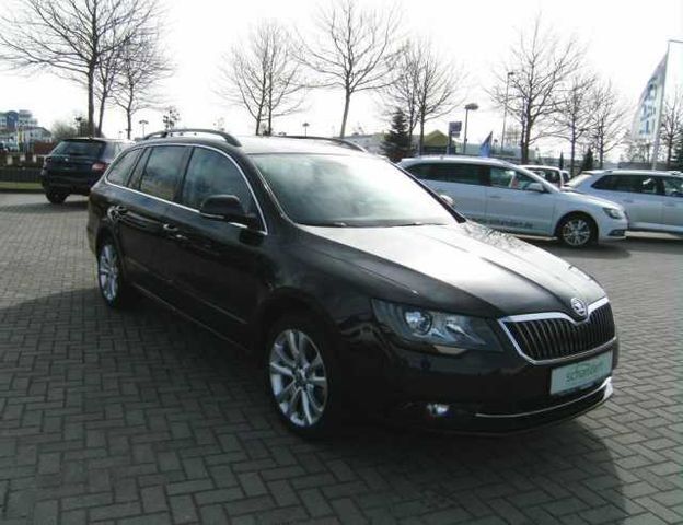 Gebraucht Skoda Superb Exclusive 170 PS (125 kW) 2014 Schwarz metallic Kombi
