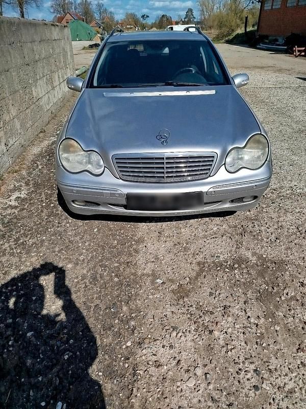 Gebraucht Mercedes C220 143 PS (105 kW) 2002 Silber Kombi