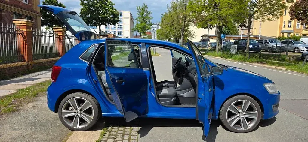 Usata VW Polo Trendline 75 CV (55 kW) 2012 Blu Utilitaria