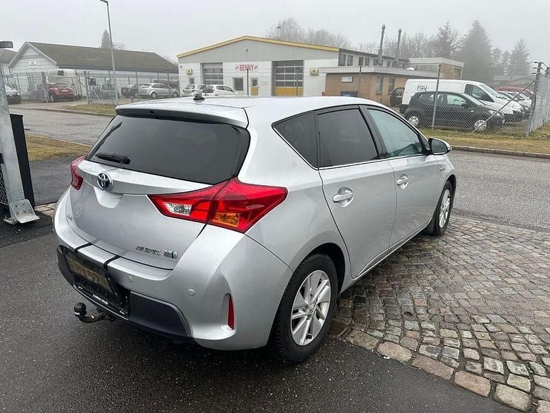 Gebraucht Toyota Auris Comfort 99 PS (72 kW) 2014 Silber Limousine