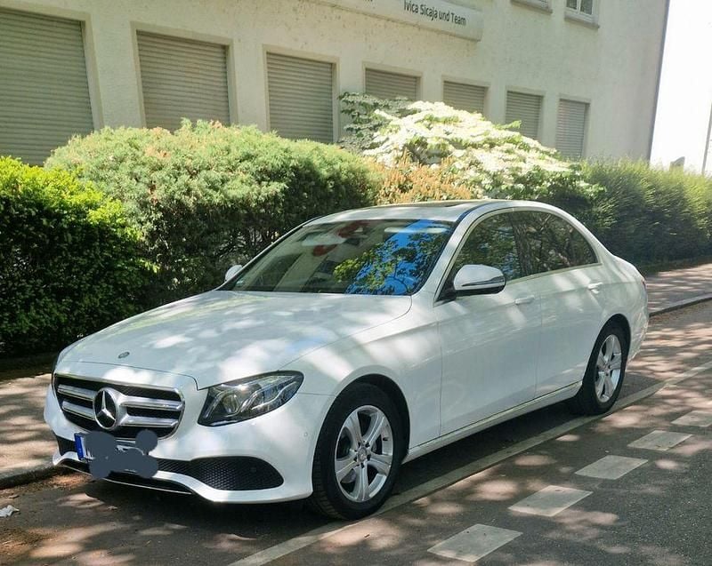 Gebraucht Mercedes E220 194 PS (142 kW) 2016 Schwarz Limousine