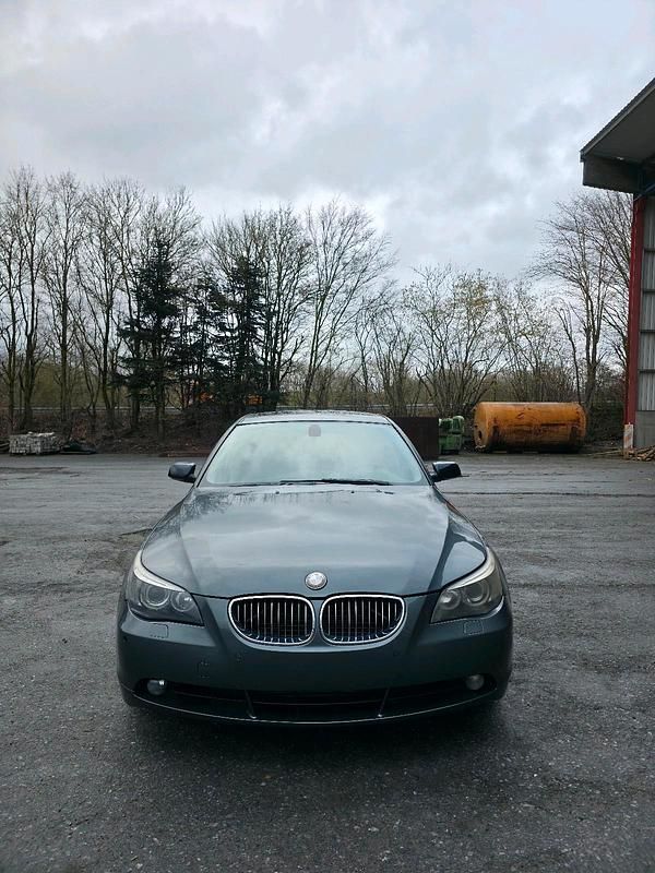 Gebraucht BMW 530 235 PS (172 kW) 2007 Grau Limousine