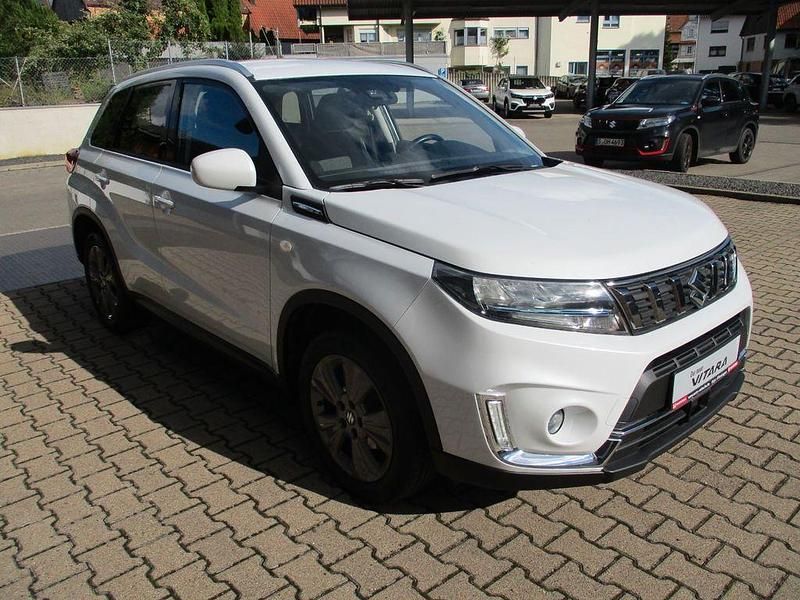 Weiß Gebraucht 2021 Suzuki Vitara Comfort SUV | 17.490 € (Fairer Preis) - Bild 1/4