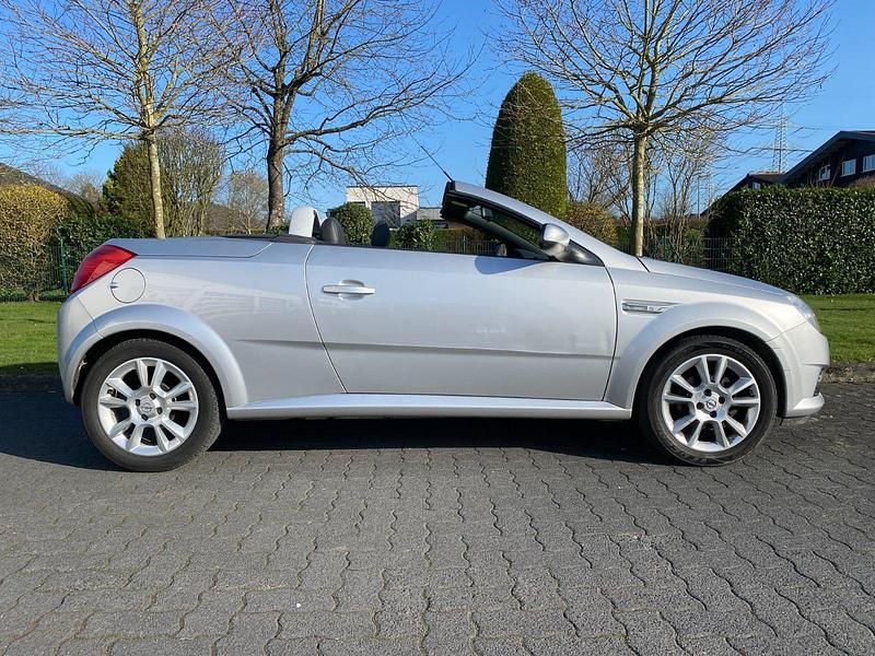 Gebraucht Opel Tigra 90 PS (66 kW) 2006 Silber Cabrio