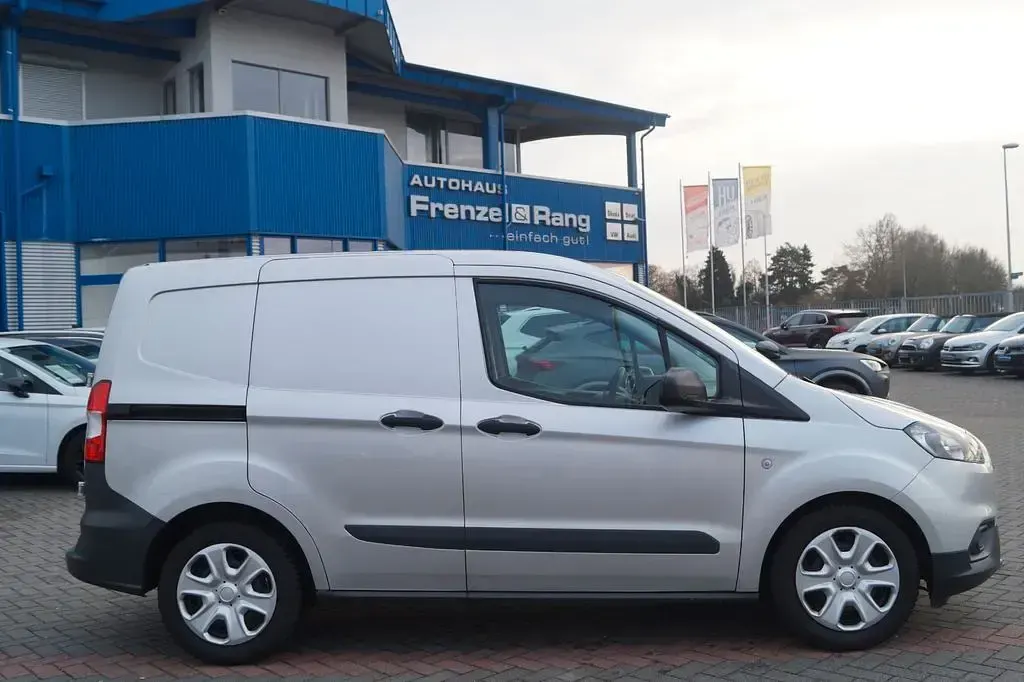 Gebraucht Ford Courier 101 PS (74 kW) 2023 Silber Van / Kleinbus