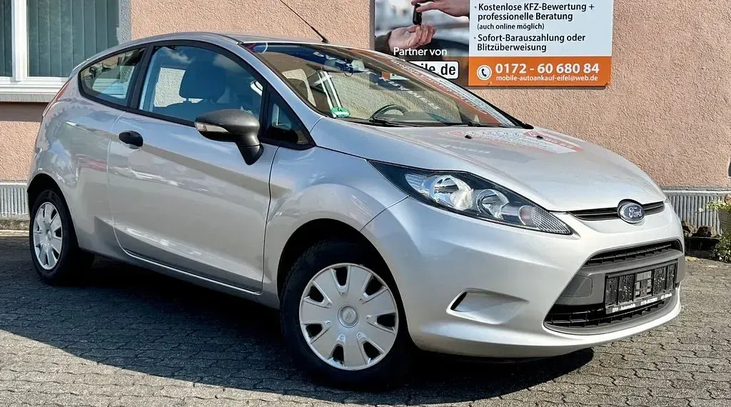 Gebraucht Ford Fiesta Ambiente 60 PS (44 kW) 2009 Silber Kleinwagen