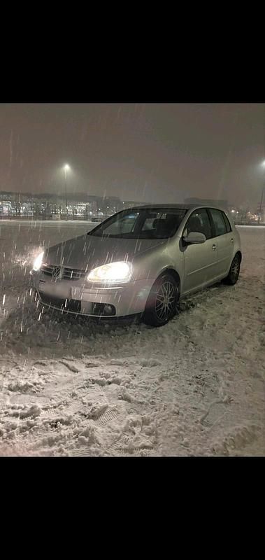 Gebraucht VW Golf V 115 PS (84 kW) 2004 Grau Kleinwagen