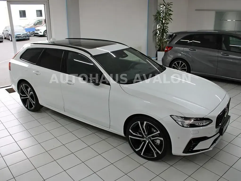 Gebraucht Volvo V90 R-Design 235 PS (172 kW) 2023 Crystalweiß perleffekt Kombi