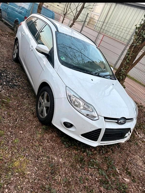 Usata Ford Focus 125 CV (91 kW) 2014 Bianco Station wagon