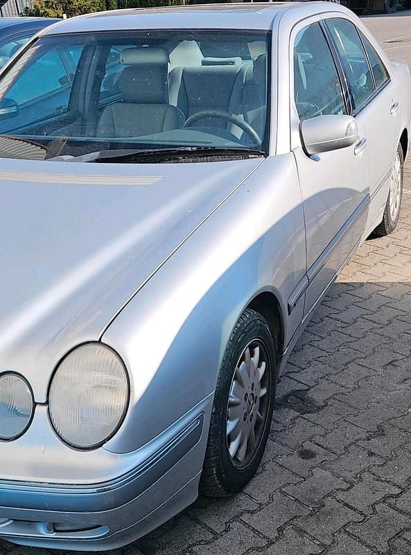 Gebraucht Mercedes E200 160 PS (117 kW) 2000 Grau Limousine