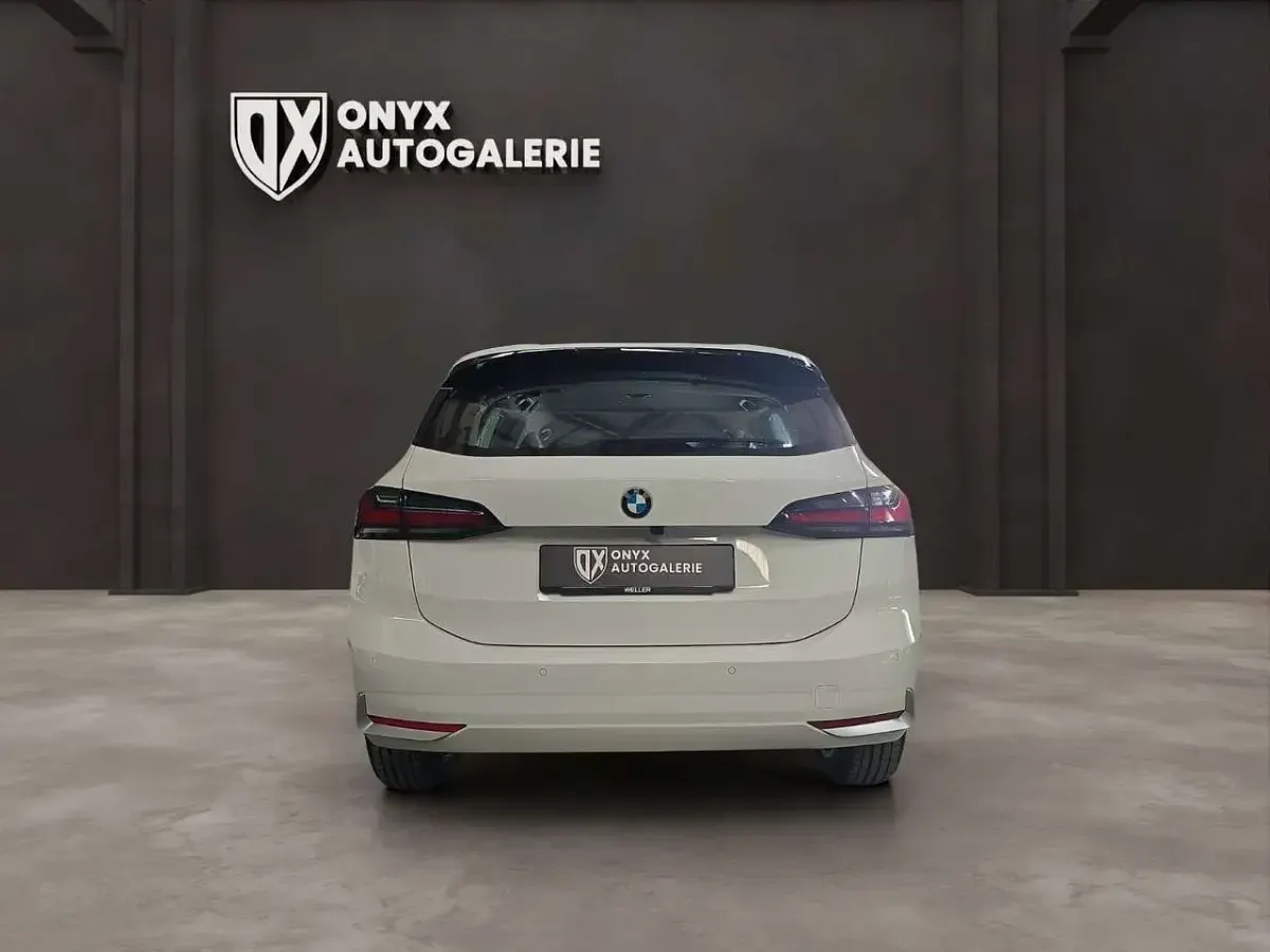 Używany BMW 218 150 KM (110 kW) 2022 Biały Minivan