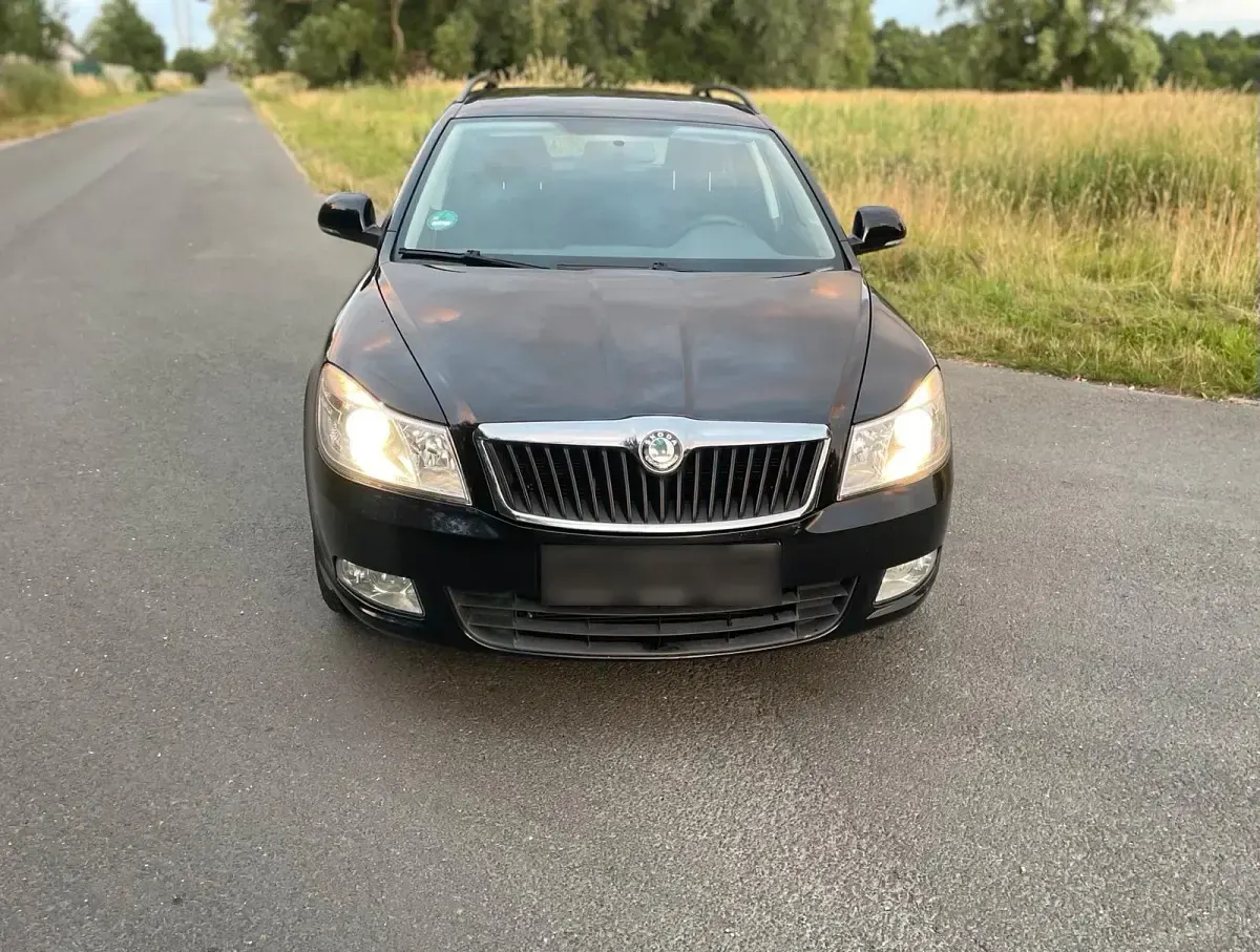 Gebraucht Skoda Octavia 122 PS (89 kW) 2010 Schwarz Kombi