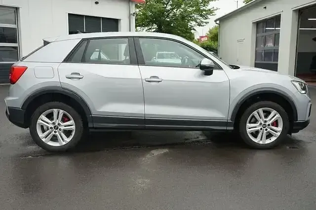 Gebraucht Audi Q2 Comfort 150 PS (110 kW) 2020 Silber SUV
