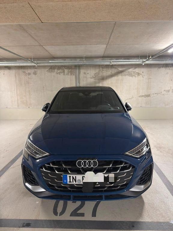 Gebraucht Audi S3 Ambiente 333 PS (244 kW) 2024 Blau Limousine