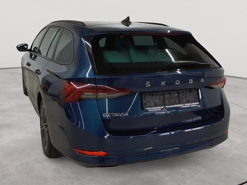 Gebraucht Skoda Octavia Clever 150 PS (110 kW) 2022 Lavablau metallic Kombi