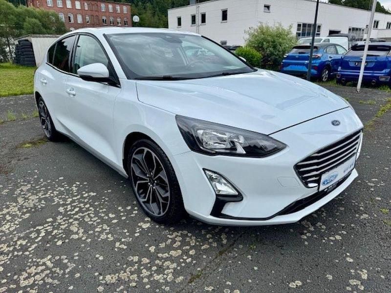 Gebraucht Ford Focus Cool & Connect 125 PS (91 kW) 2020 Frostweiß Limousine