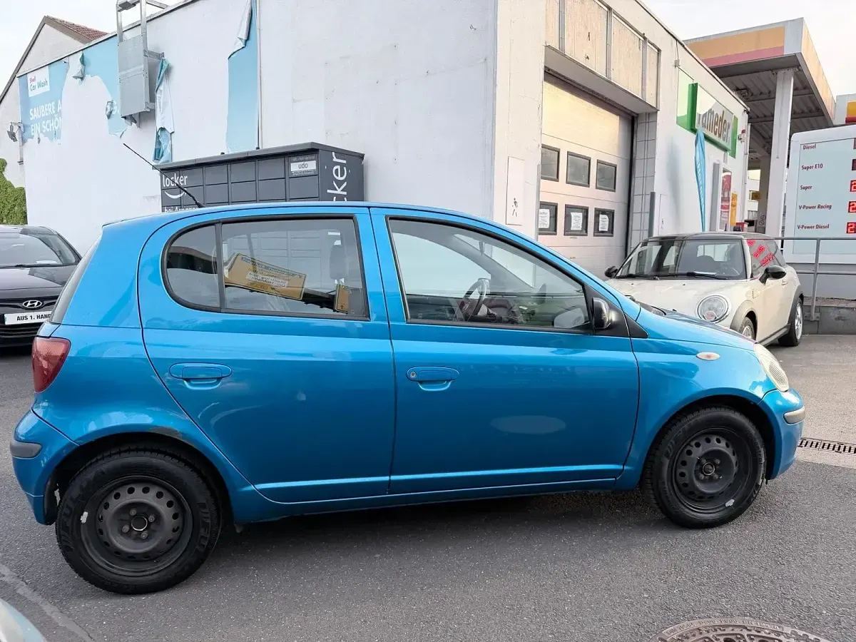 Gebraucht Toyota Yaris 87 PS (63 kW) 2003 Blau Kleinwagen