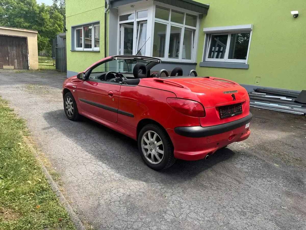 Gebraucht Peugeot 206 109 PS (80 kW) 2001 Rot Cabrio