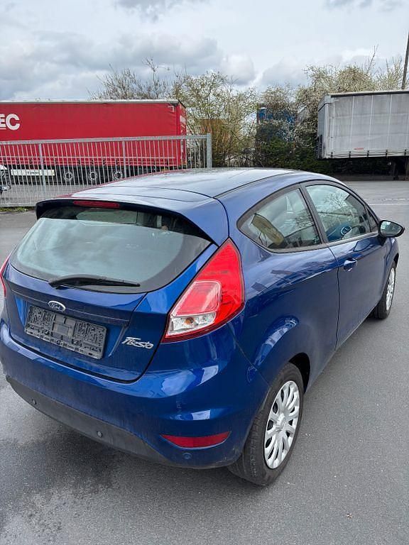 Gebraucht Ford Fiesta 60 PS (44 kW) 2015 Blau Kleinwagen