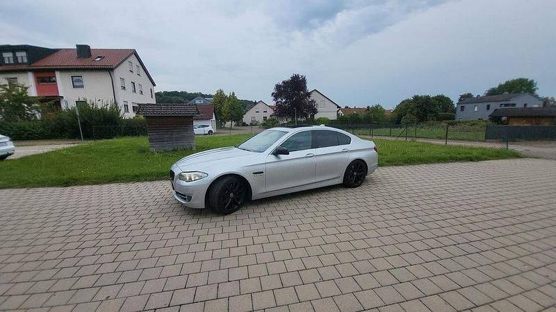 Gebraucht BMW 530 Sport Line 258 PS (189 kW) 2011 Silber Limousine
