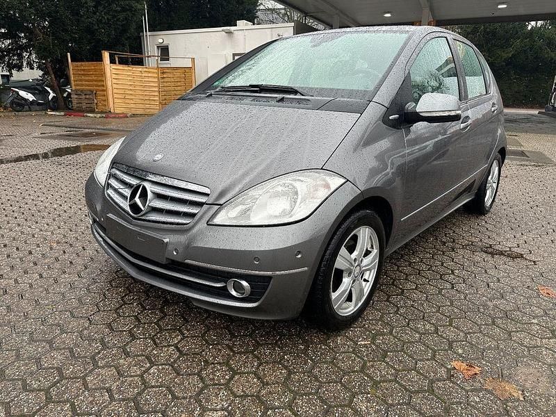 Grau Gebraucht 2009 Mercedes A150 Avantgarde Limousine | 4.399 € (Guter Preis) - Bild 1/4
